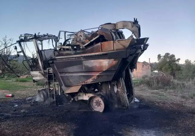 Muere electrocutado intentando ayudar a un agricultor accidentado con una cosechadora