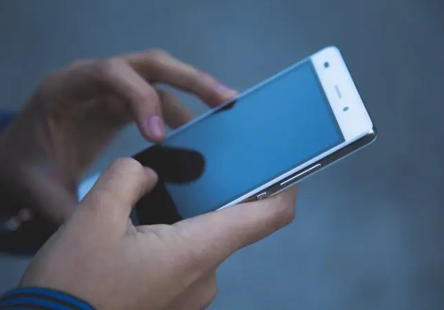 Llamadas y SMS con el número oficial del banco: así han robado 70.000 euros a una abogada, teléfono, móvil,