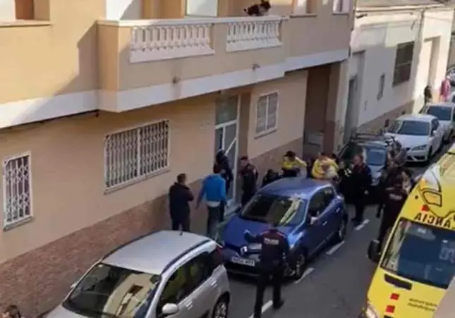VIDEO. Acaba con la cabeza abierta intentando evitar que le roben la motocicleta
