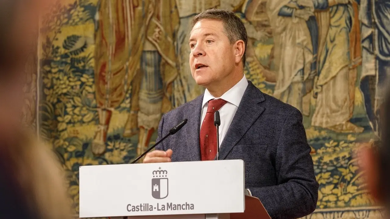 El presidente de regional, Emiliano García-Page, ha presidido en el Palacio de Fuensalida de Toledo la firma de la declaración institucional para iniciar la concertación del ‘Acuerdo por el Crecimiento Económico y Social: Castilla-La Mancha, Horizonte 2030’