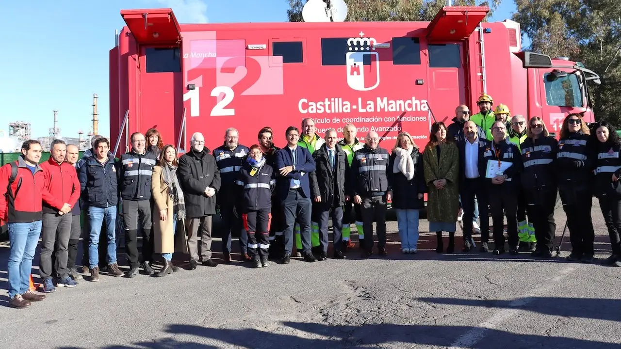 El vicepresidente segundo del Gobierno de Castilla-La Mancha, José Manuel Caballero, ha asistido al simulacro de emergencia del complejo petroquímico de Puertollano (Ciudad Real)