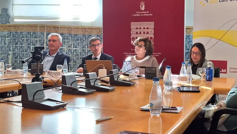 El presidente del Consejo de Transparencia de Castilla-La Mancha, Fernando Muñoz, een la jornada final del Curso de Especialización de Gobierno Abierto organizado por la cátedra de Gobierno Abierto de la UCLM bajo el título “La transparencia en España, 10 años después”