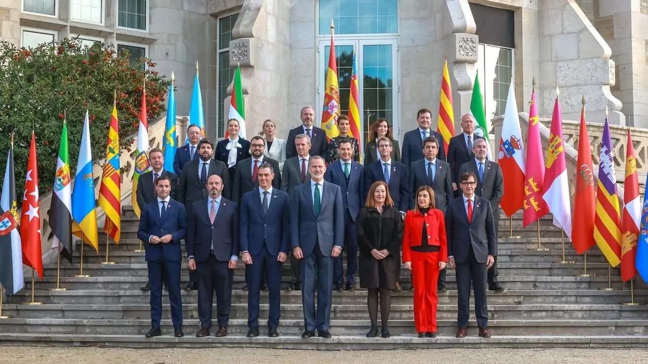 Imagen de familia de la XXVII Conferencia de Presidentes que el presidente del Gobierno Pedro Sánchez ha presidido en el Palacio de La Magdalena de Santander