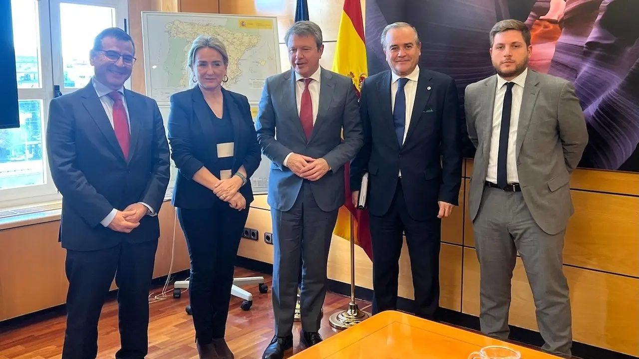 El secretario de Estado de Transportes y Movilidad Sostenible, José Antonio Santano, ha presentado la solución para la integración urbana de la estación de Talavera, lo que supone que se desbloquee definitivamente la llegada del AVE a Lisboa