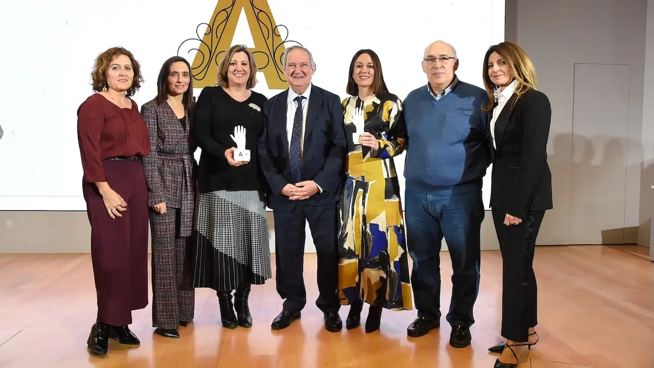 La consejera de Economía, Empresas y Empleo, Patricia Franco, ha asistido, en el Salón de Actos del Ministerio de Industria y Turismo, al acto de entrega de la XVII edición de los Premios Nacionales de Artesanía