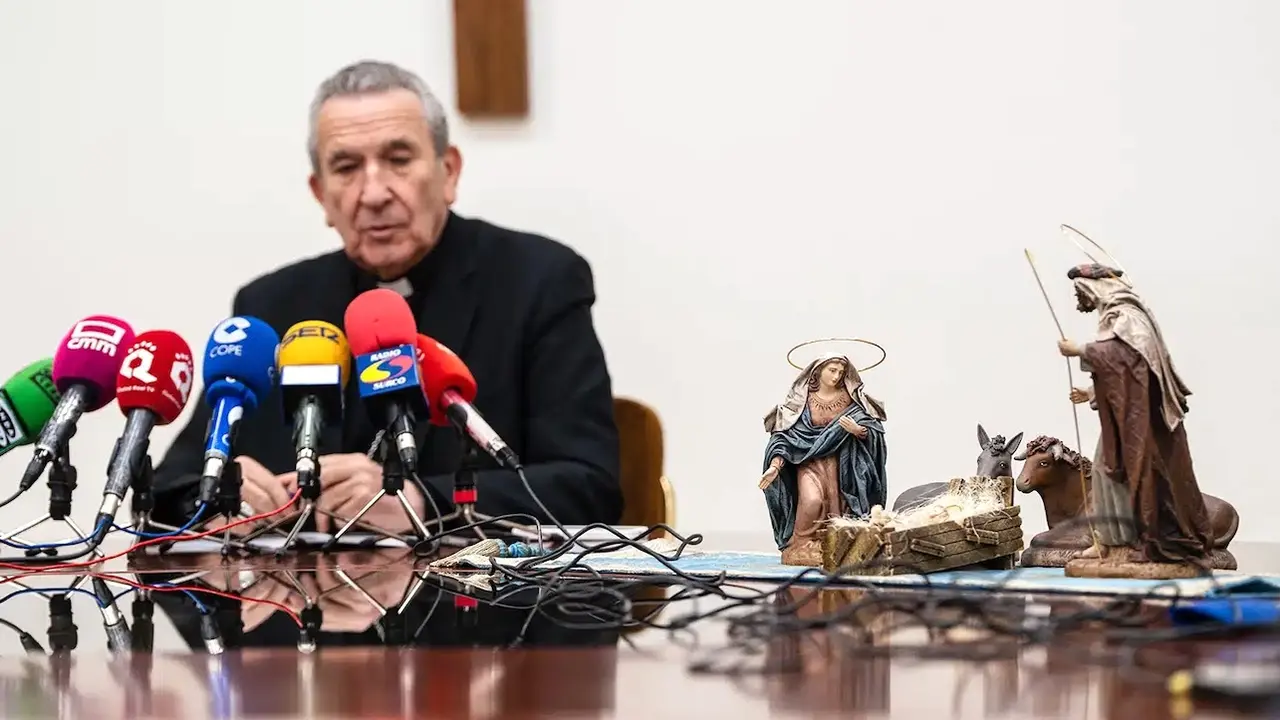 El obispo de Ciudad Real, Gerardo Melgar, durante el encuentro navideño que ha mantenido con los medios - Fotografía: Lanza/Elena Rosa
