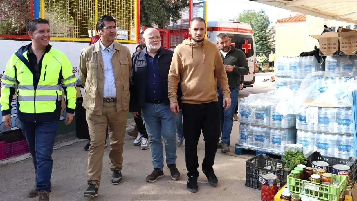 El vicepresidente segundo del Gobierno de Castilla-La Mancha, José Manuel Caballero, ha informado de las actividades organizadas por la Junta para celebrar la Navidad en Letur tras la catastrófica DANA