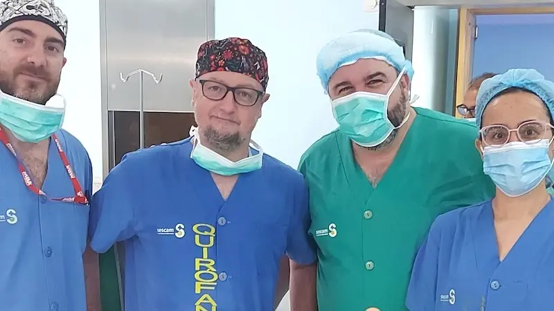 El Servicio de Cirugía Ortopédica y Traumatología de Albacete realiza una osteotomía percutánea en la rodilla para corregir una deformidad severa