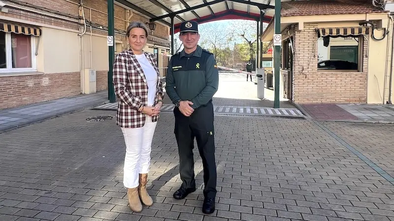 La delegada del Gobierno de España en Castilla-La Mancha, Milagros Tolón, ha mantenido un encuentro este lunes con el teniente coronel José María Gil Armario, nuevo jefe interino de la Comandancia de la Guardia Civil de Toledo