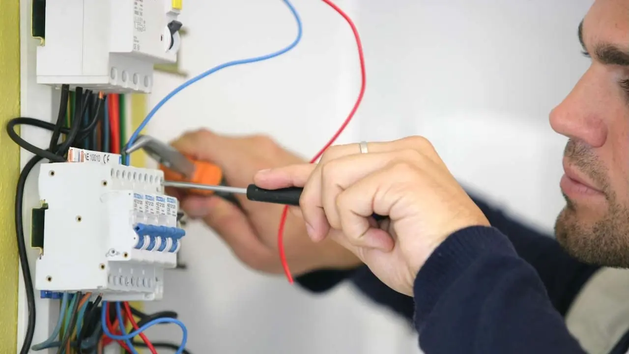 ¿Cómo asegurar que su sistema eléctrico esté debidamente protegido?, electricidad, electricista, energía, luz,