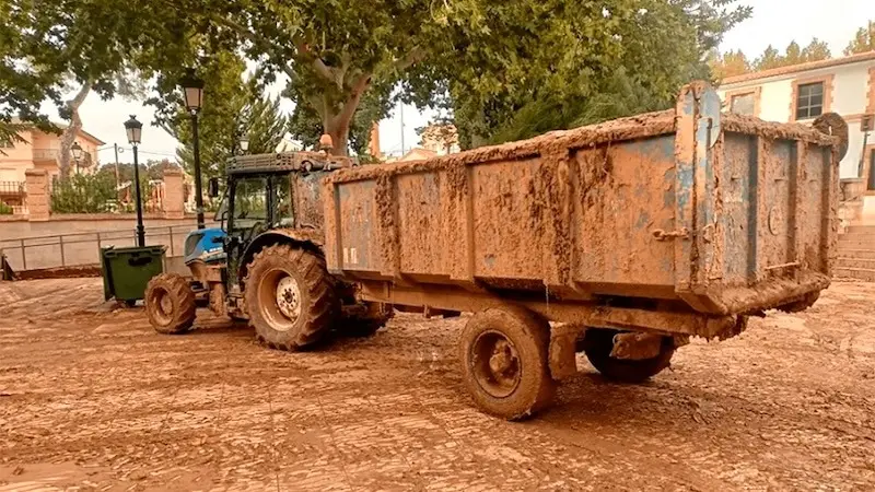 Agricultura publica ayudas por 9,7 millones para reponer maquinaria afectada por la dana