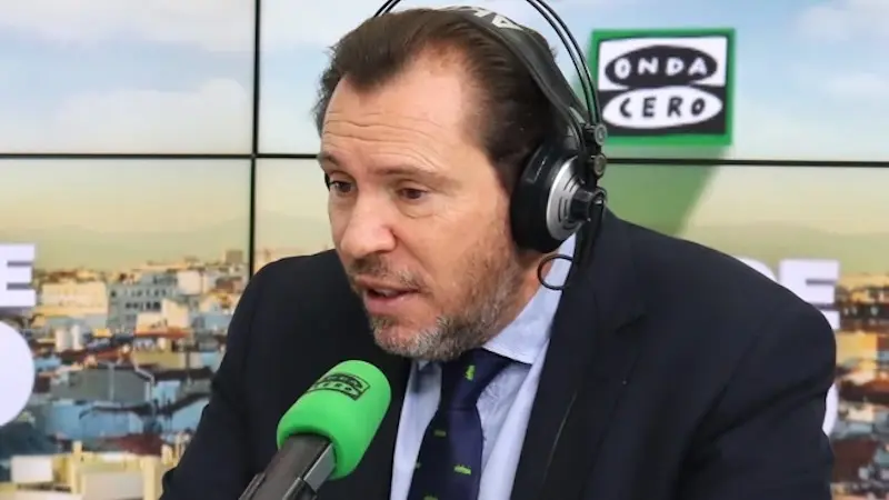 El ministro de Transportes, Óscar Puente, en un momento de la entrevista en Onda Cero