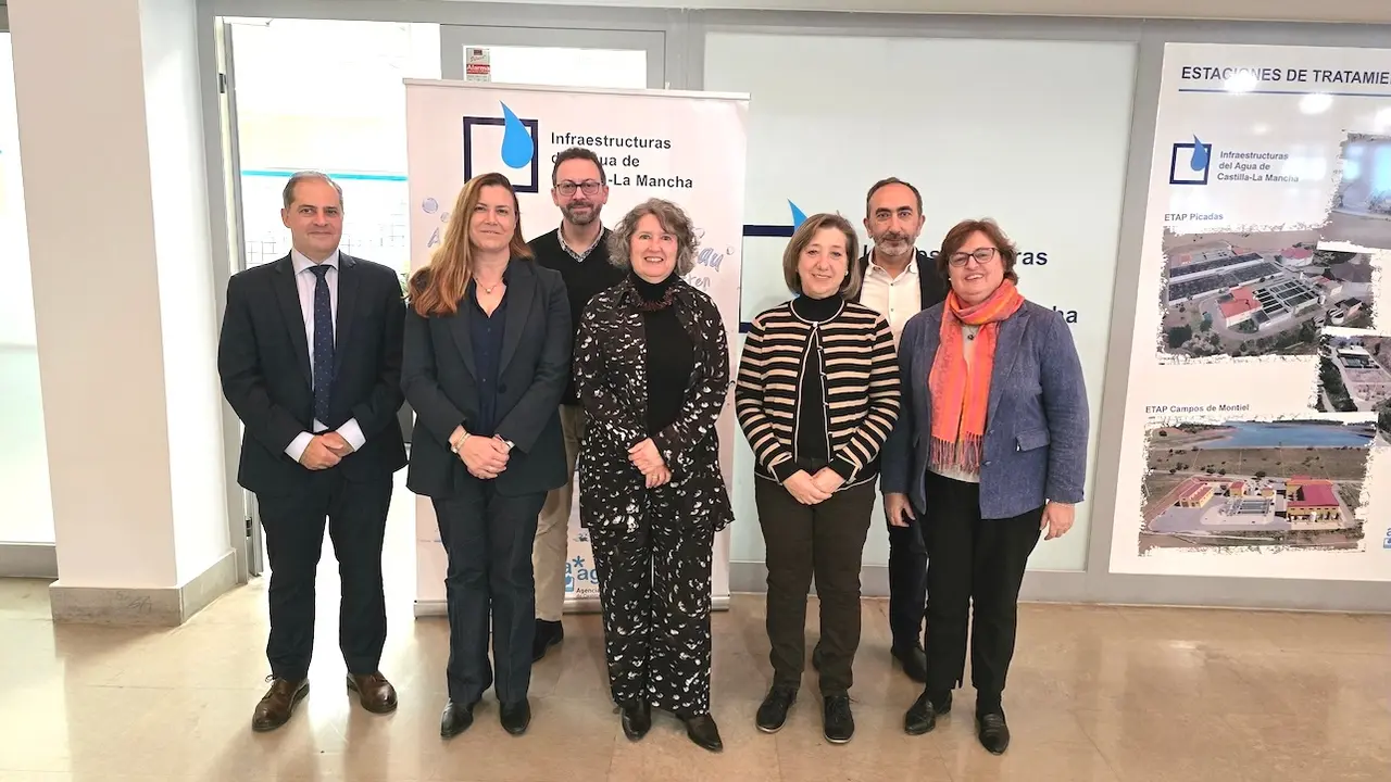 La consejera de Desarrollo Sostenible de Castilla-La Mancha, Mercedes Gómez, ha presidido la reunión del Consejo de Administración de la entidad Infraestructuras del Agua de Castilla-La Mancha