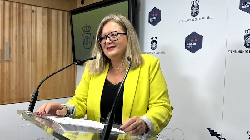 La viceportavoz del equipo de Gobierno del Ayuntamiento de Ciudad Real y concejala de Servicios Sociales, Aurora Galisteo, en rueda de prensa
