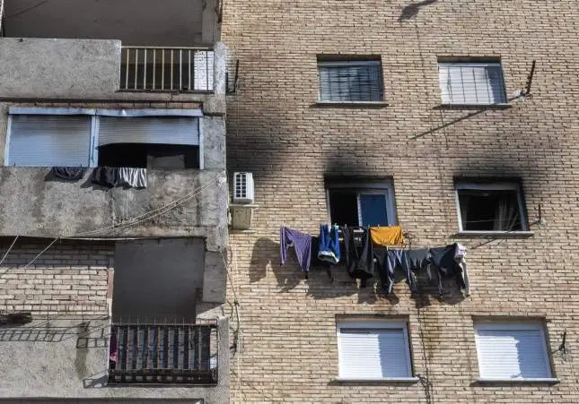 Muere un bebé de 11 meses en un incendio y hay 7 heridos, dos de ellos bomberos