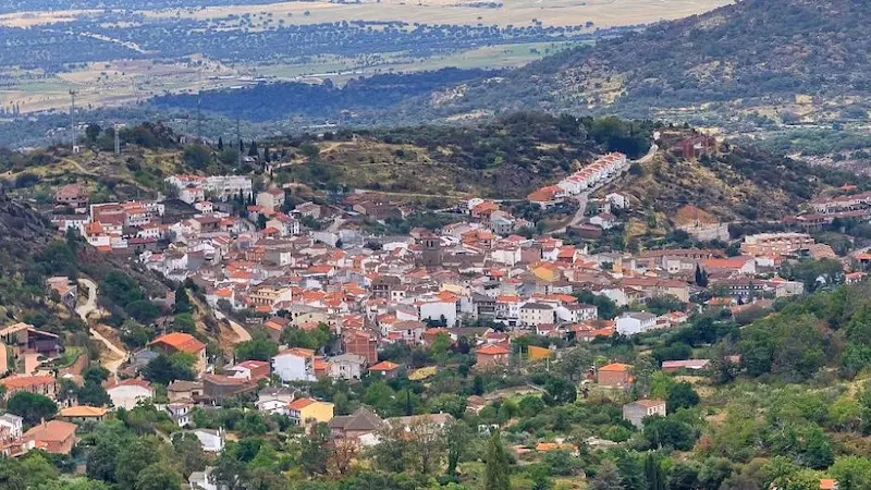 Vista panorámica de la localidad toledana de El Real de San Vicente en la Sierra de San Vicente
