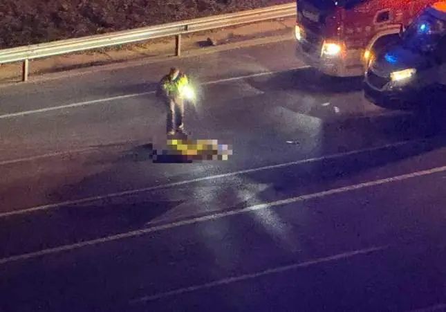 Muere un joven de 30 años al ser embestido por un coche en extrañas circunstancias