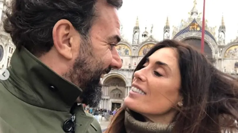 Quién es Carlos Rodríguez, jefe de prensa de Vox casado con Isabel Rábago, despedida por Telecinco