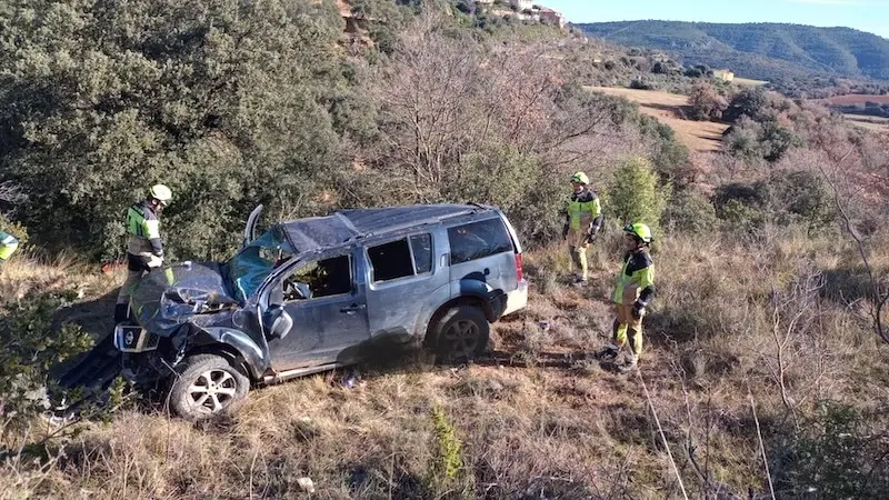Muere un conductor tras salirse de la vía y caer por un desnivel de 30 metros, accidente de tráfico, paraje, barranco,