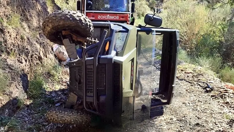 Muere un hombre al volcar el quad que conducía en una finca y quedar atrapado