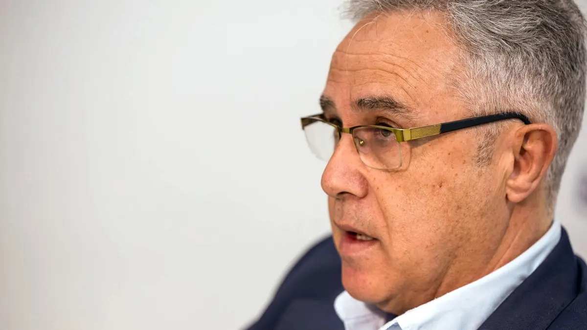 El presidente de CSIF Castilla-La Mancha, Lorenzo Domínguez, desgrana durante la entrevista los principales objetivos de su sindicato para el año 2025 - EFE/Ismael Herrero