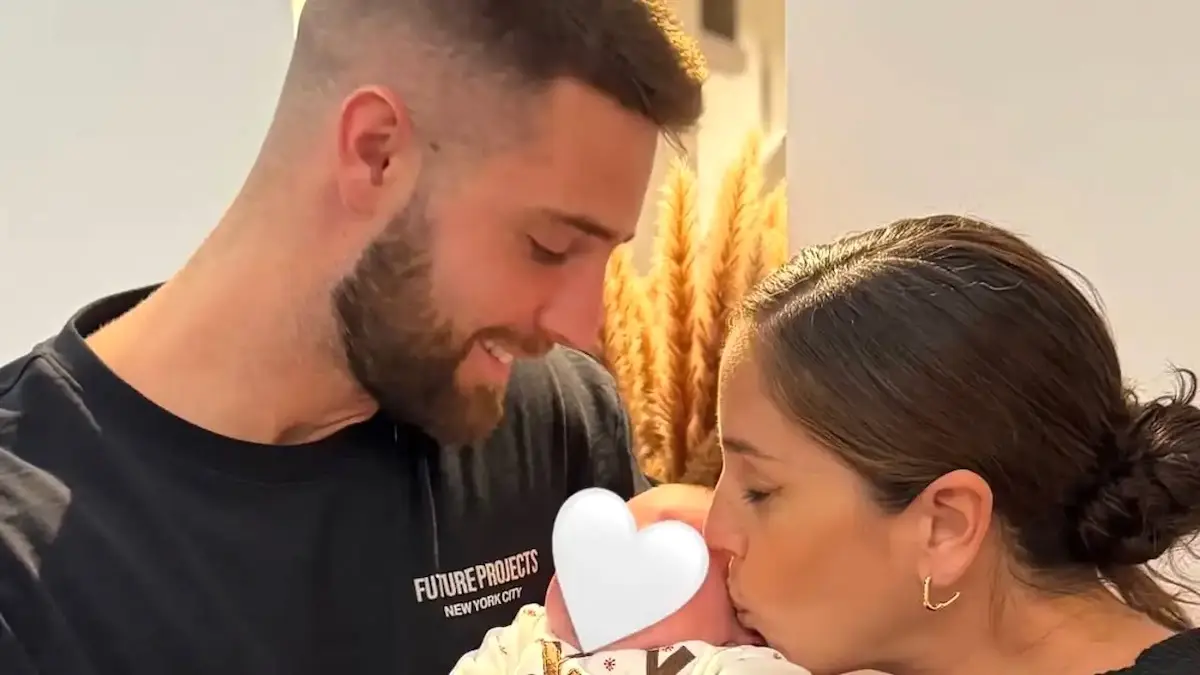 En la imagen Anabel Pantoja y su pareja David Rodríguez junto a su hija Alma