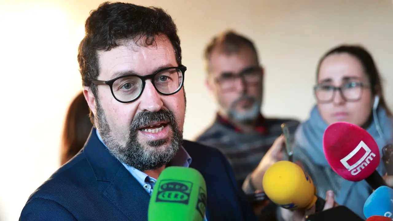 TOEl secretario de Estado de Trabajo, Joaquín Pérez Rey, participa en el curso 'Derechos humanos laborales y derechos digitales en el mundo del trabajo', organizado por la Facultad de Ciencias Jurídicas y Sociales de la UCLM, este lunes en Toledo - EFE/Ismael Herrero