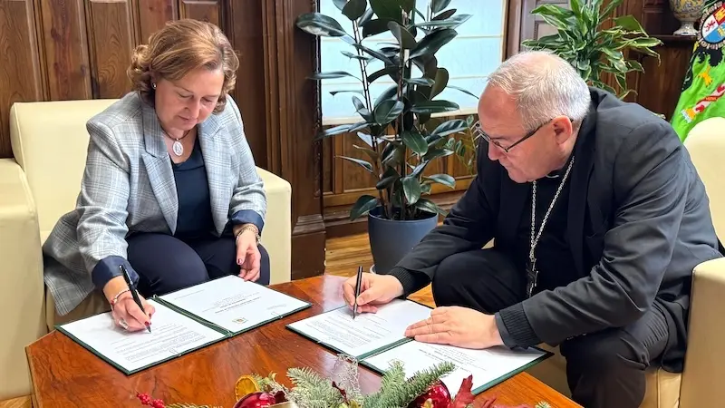 La presidenta de la Diputación de Toledo, Concepeción Cedillo, y el arzobispo de Toledo, Primado de España, Francisco Cerro Chaves