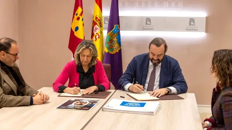 El Ayuntamiento de Guadalajara y Espirituosos España colaborarán para prevenir el consumo de alcohol en menores