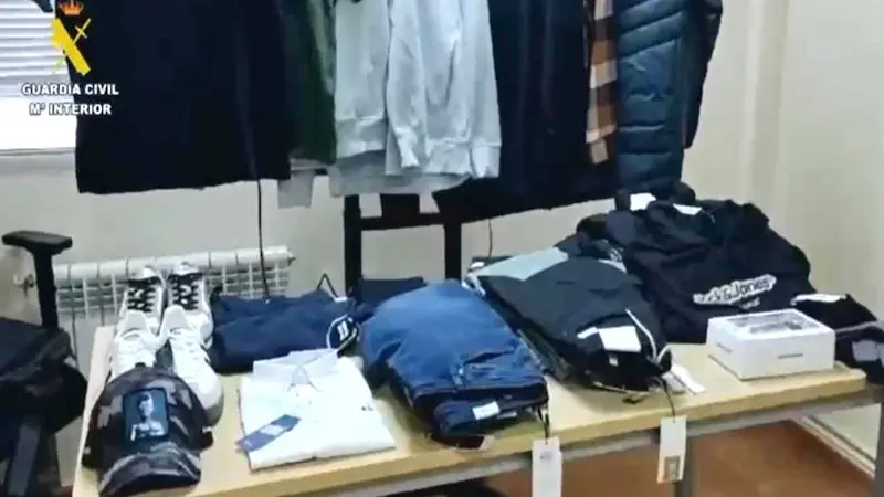 Dos detenidos por robar ropa y zapatillas de una tienda de Quintanar de la Orden (Toledo)