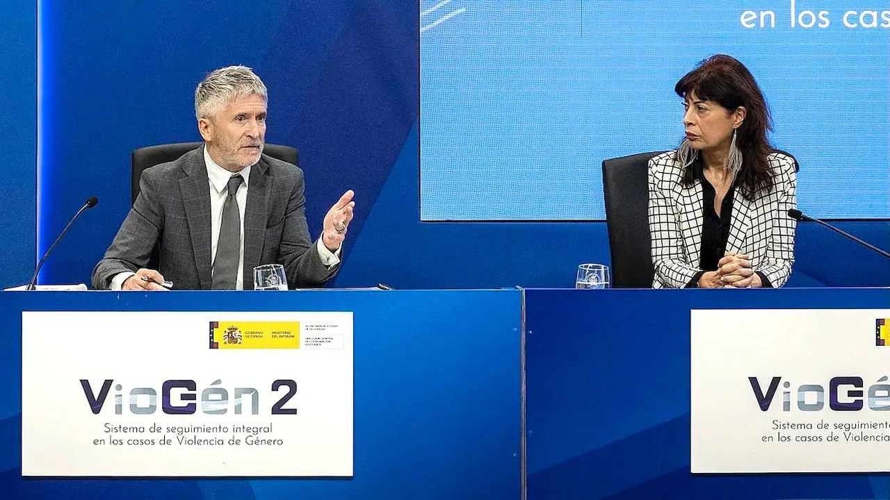 Los ministros del Interior, Fernando Grande-Marlaska, y de Igualdad, Ana Redondo, han presentado este miércoles un nuevo modelo de respuesta policial a la violencia de género (VioGén 2)