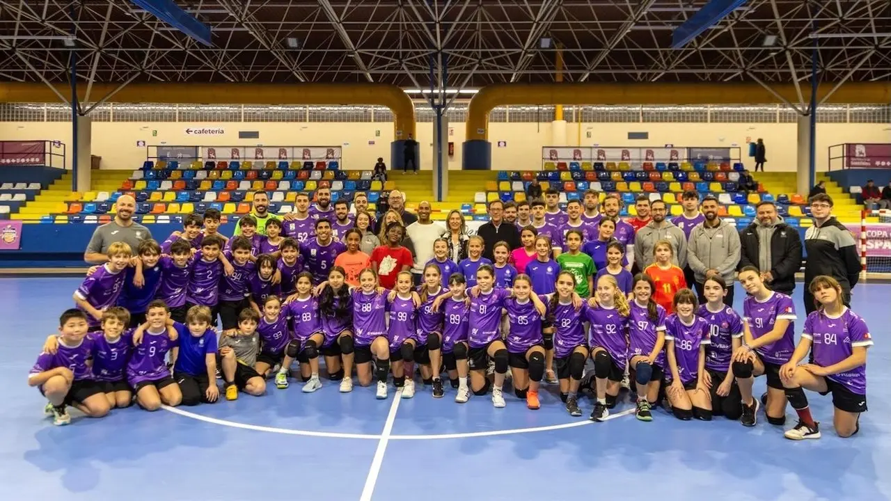El 'David Santa Maria' de Guadalajara ya luce su nuevo pavimento vinílico