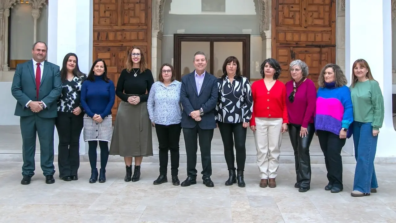 El presidente de Castilla-La Mancha, Emiliano García-Page, ha recibido este viernes en el Palacio de Fuensalida de Toledo a la Junta Directiva de Fademur
