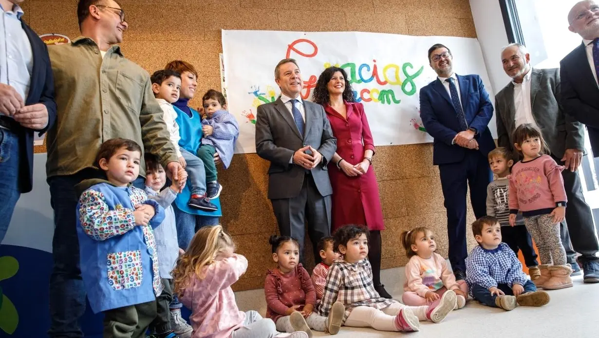 El presidente autonómico, Emiliano García-Page, ha inaugurado en Barrax (Albacete), la Escuela Infantil ‘Dudú’