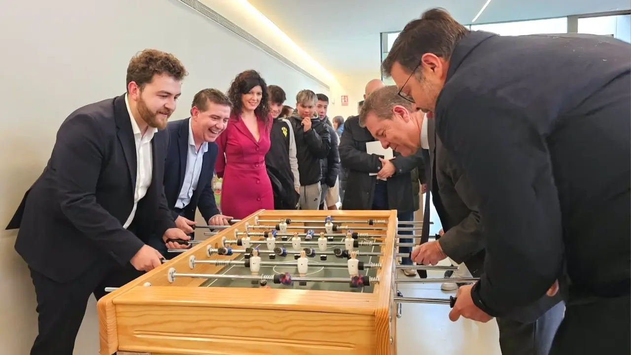 El presidente de Castilla-La Mancha, Emiliano García-Page, ha inaugurado el nuevo Centro de Ocio Juvenil de La Gineta (Albacete)