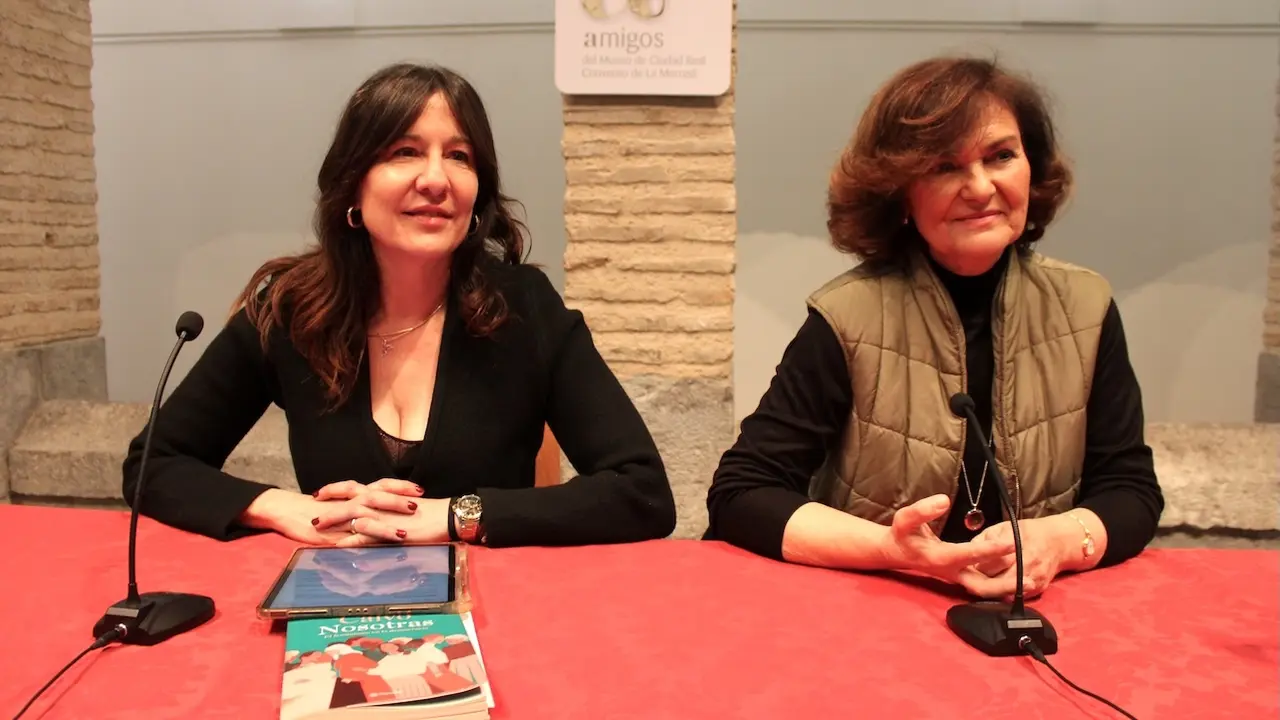 La delegada de la Junta en Ciudad Real, Blanca Fernández, y la presidenta del Consejo de Estado, Carmen Calvo