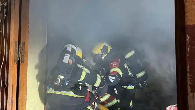 Un afectado por inhalación de humo tras un incendio en una vivienda de Lillo (Toledo), bomberos, fuego