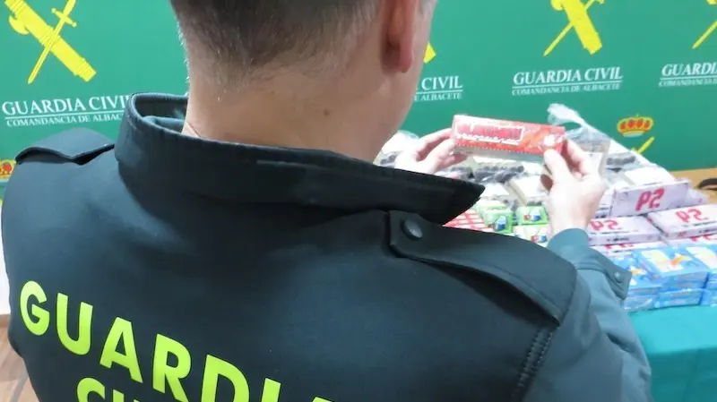 La Guardia Civil interviene 1.700 artículos pirotécnicos en comercios de Albacete
