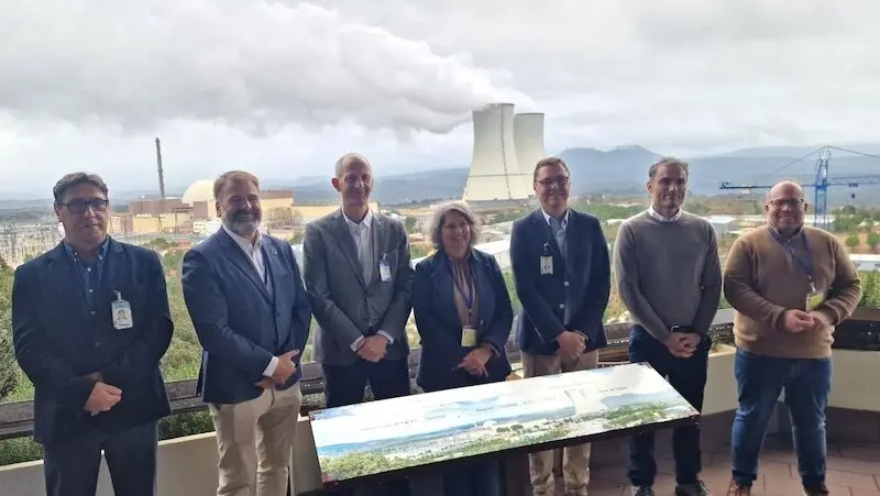 La consejera de Desarrollo Sostenible de Castilla-La Mancha, Mercedes Gómez, durante la visita que ha realizado a la central nuclear de Trillo (Guadalajara)