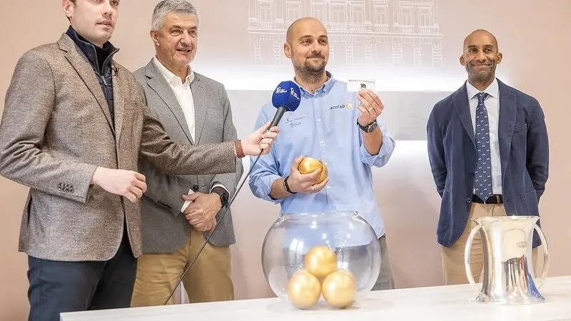 Ya se conocen los cruces de la Copa del Rey de baloncesto en silla de ruedas. En la imagen un instante del sorteo en el Ayuntamiento de Guadalajara