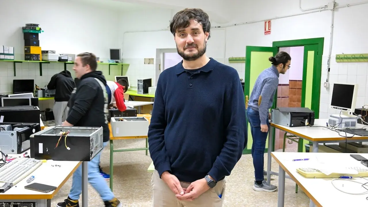Ángel Luis González Serrano, docente de formación profesional en Informática del CIFP 'Virgen de Gracia' de Puertollano (Ciudad Real), ha sido el único español nominado al `Mejor Profesor del Mundo´ - EFE/Jesús Monroy