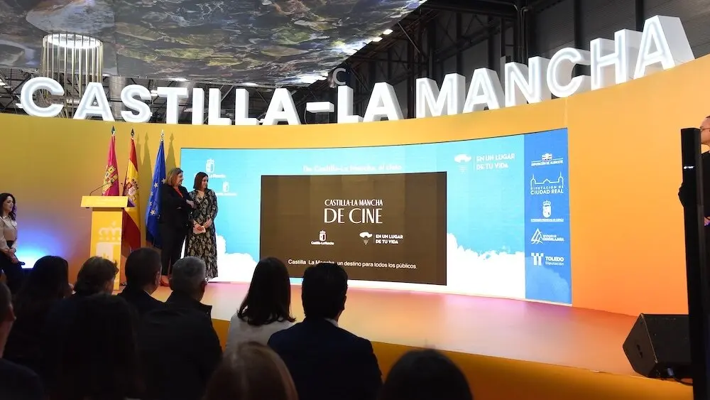 La consejera de Economía, Empresas y Empleo, Patricia Franco, ha presentado el proyecto ‘Castilla-La Mancha de Cine’, en el escenario principal del pabellón de Castilla-La Mancha en FITUR