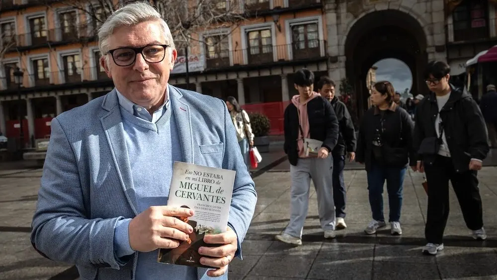 El investigador y experto cervantino Javier Escudero explica a la Agencia EFE en una entrevista que su biografía sobre Cervantes, que se publicará esta próxima semana, es un obra temática, no cronológica, en la que el autor del Quijote aparece como un hombre de negocios, un "bróker aficionado a escribir" - EFE/ Ángeles Visdómine