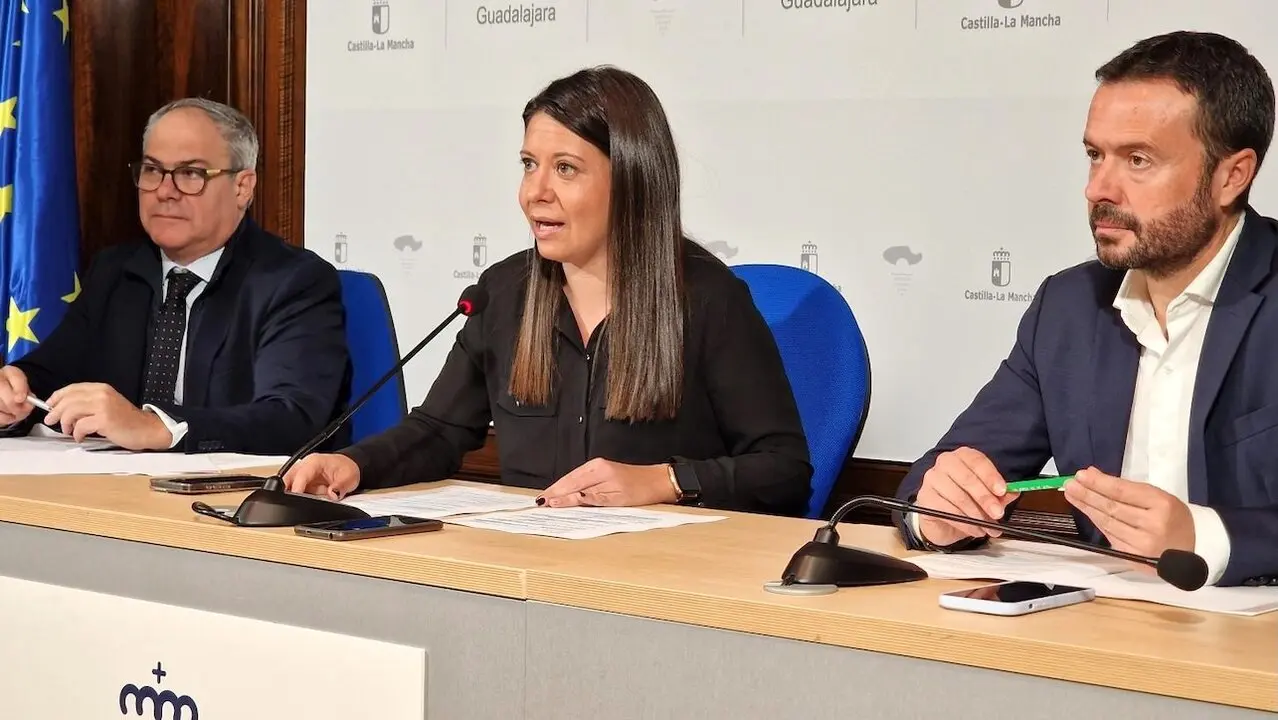 La consejera de Bienestar Social de Castilla-La Mancha, Bárbara García Torijano (c), ha presentado el Balance Anual del Sistema de Dependencia en la Comunidad Autónoma