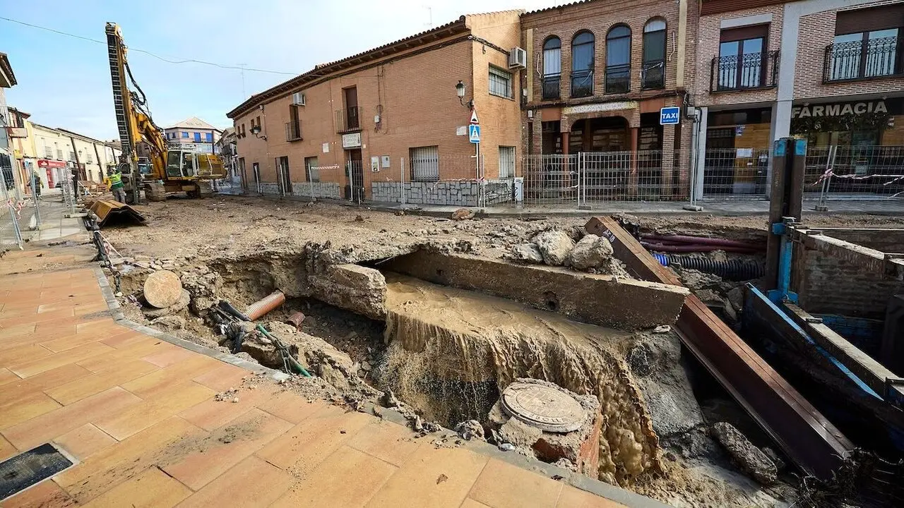 Las obras de canalización del arroyo Sangüesa a su paso por Cebolla (Toledo) están evitando, de momento, una nueva inundación en el municipio tras las crecidas registradas este lunes por la borrasca Herminia - EFE/Manu Reino