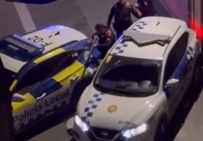 VIDEO. Polémica por como policías abaten a un jabalí: tiros, se escapa y gritos de los vecinos