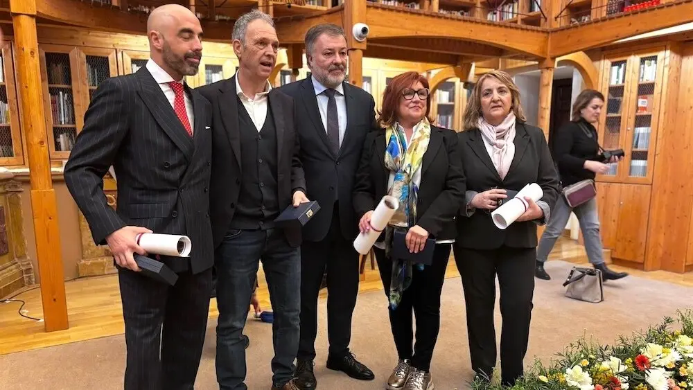 Honores y cariño en Cuenca para Joaquín Caparrós, 'Mari Carmen y sus muñecos', Pepe 'El de la Playa' y Gustavo Torner