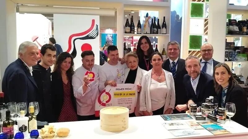 El primer premio del III Campeonato Oficial de Tapas y Pinchos de Hostelería de España ha recaído en Iván Anaya y Javier Donaire, del Complejo Turístico Mirador de La Mancha