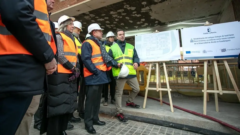El presidente de Castilla-La Mancha, Emiliano García-Page, ha visitado el estado de las obras del nuevo Campus de la UAH en la capital guadalajareña