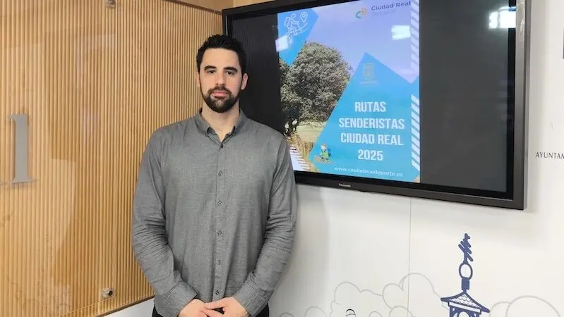 El concejal de Deportes de Ciudad Real, Pau Beltrán, ha informado sobre el nuevo programa de rutas senderistas
